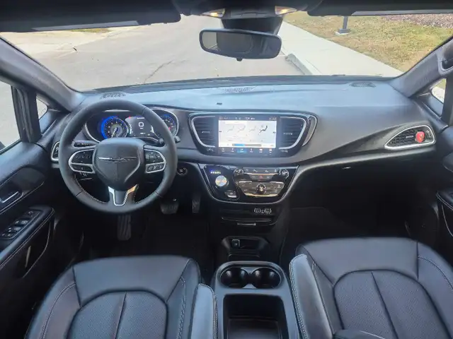 CHRYSLER GRAND CARAVAN SXT 2025 - Photo 9