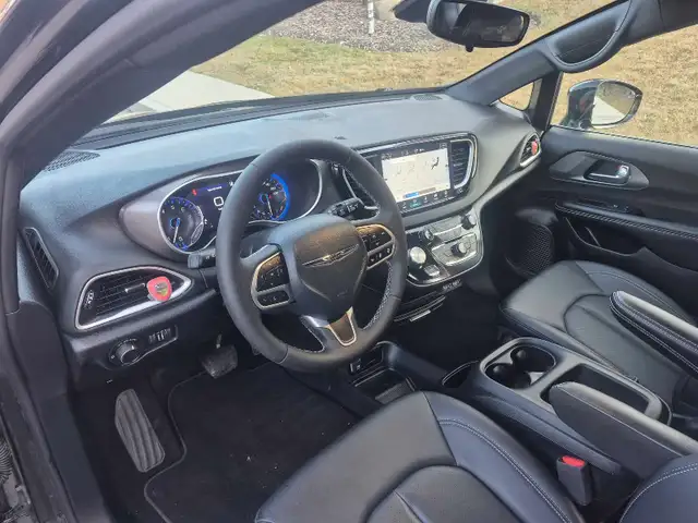 CHRYSLER GRAND CARAVAN SXT 2025 - Photo 10