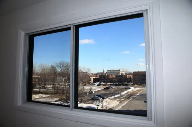 Dorval :renovated big 3.5, 5.5 best location for rent - Photo 5