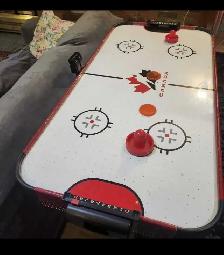 Doll house, foos ball, air hockey table - Photo 3