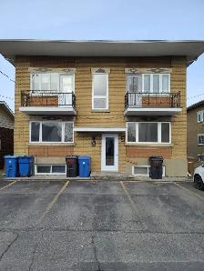 Grand beau 3 1/2 au sous-sol d’un sixplex à louer.