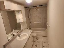 Grand beau 3 1/2 au sous-sol d’un sixplex à louer. - Photo 2