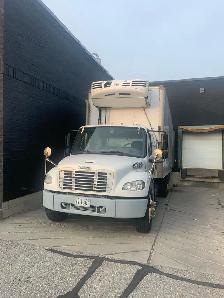 2015 freight liner fm2 106 tandem 26"box - Photo 2