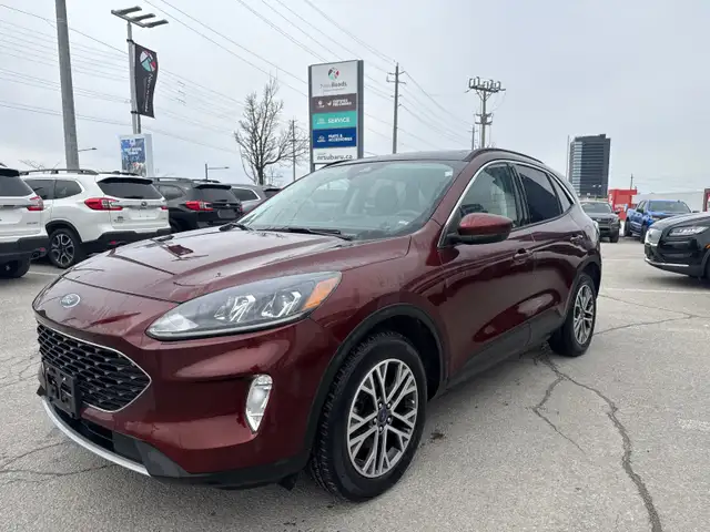 2021 Ford Escape SEL SEL AWD, Leather, Pano Roof! - Photo 4