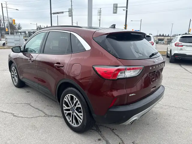2021 Ford Escape SEL SEL AWD, Leather, Pano Roof! - Photo 7