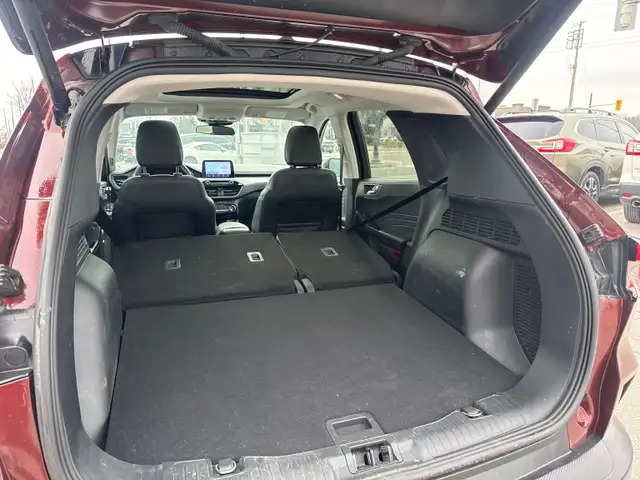 2021 Ford Escape SEL SEL AWD, Leather, Pano Roof! - Photo 11