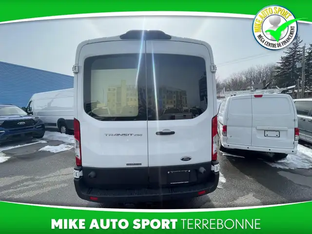 Ford Transit fourgon utilitaire T-250 toit moyen 148 po PNBV de - Photo 3