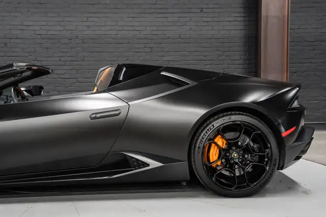 2016 Lamborghini Huracan LP 610-4 Spyder | Matte Black Wrap - Photo 35