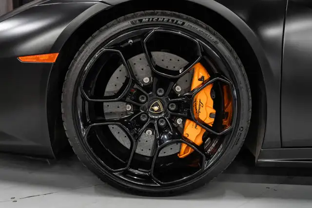 2016 Lamborghini Huracan LP 610-4 Spyder | Matte Black Wrap - Photo 37