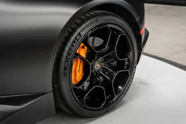 2016 Lamborghini Huracan LP 610-4 Spyder | Matte Black Wrap - Photo 40