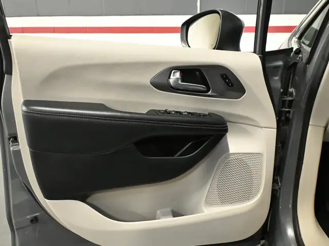 2023 Chrysler Pacifica Touring L No Accident Leather Heated Seat - Photo 11