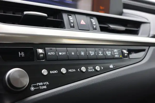 2021 Lexus ES ES250 AWD - LEATHER|SUNROOF|CAMERA|LANE ASSIST - Photo 23