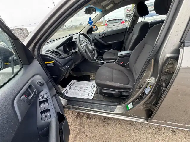 2012 Kia Forte5 LX, WELL MAINTAINED, 185KMS, CERTIFIED - Photo 9