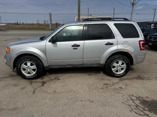 2012 Ford Escape XLT, RUNS AND DRIVES WELL, RUSTY, AS IS - Photo 2