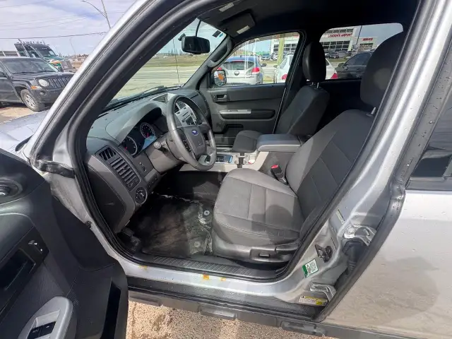 2012 Ford Escape XLT, RUNS AND DRIVES WELL, RUSTY, AS IS - Photo 9