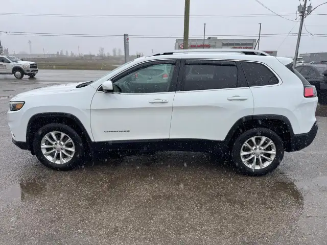 2019 Jeep Cherokee North, 4X4, WELL MAINTAINED, ONE OWNER, CERTI - Photo 2