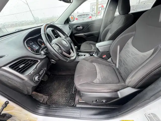 2019 Jeep Cherokee North, 4X4, WELL MAINTAINED, ONE OWNER, CERTI - Photo 9