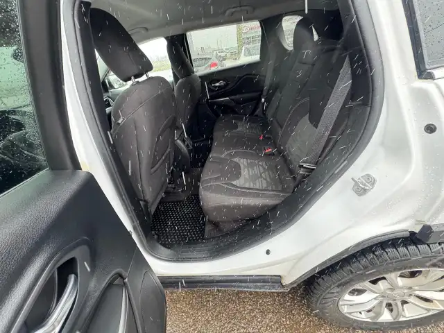 2019 Jeep Cherokee North, 4X4, WELL MAINTAINED, ONE OWNER, CERTI - Photo 10