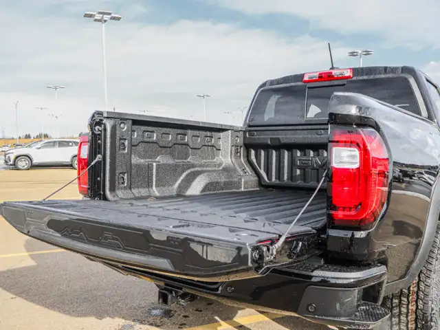 2026 GMC Canyon AT4 - Photo 8
