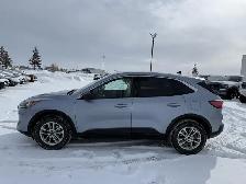 2022 Ford Escape SE / AWD! / HSTEERING! / HSEATS! / LOW KM! - Photo 6