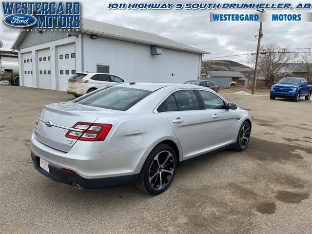 2014 Ford Taurus SEL AWD - Photo 5