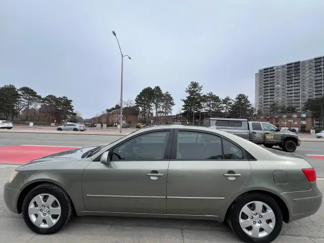 2009 Hyundai Sonata EXTRA CLEAN- AUTOMATIC-HEATED SEATS & MORE ! - Photo 4