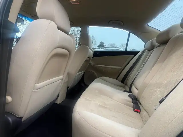 2009 Hyundai Sonata EXTRA CLEAN- AUTOMATIC-HEATED SEATS & MORE ! - Photo 11