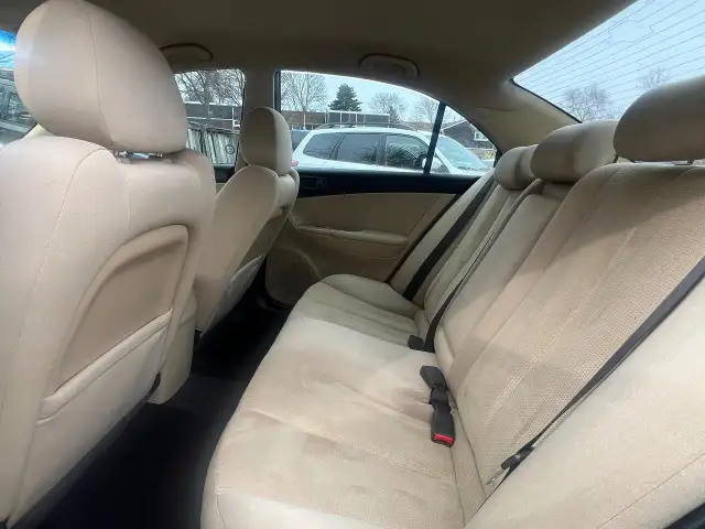2009 Hyundai Sonata EXTRA CLEAN- AUTOMATIC-HEATED SEATS & MORE ! - Photo 12