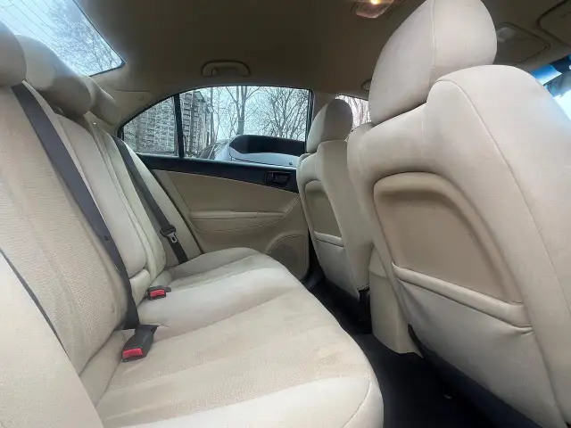 2009 Hyundai Sonata EXTRA CLEAN- AUTOMATIC-HEATED SEATS & MORE ! - Photo 14