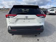 2022 Toyota RAV4 XLE XLE TRIM / AWD / LEATHER SEATS - Photo 4