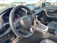 2022 Toyota RAV4 XLE XLE TRIM / AWD / LEATHER SEATS - Photo 9