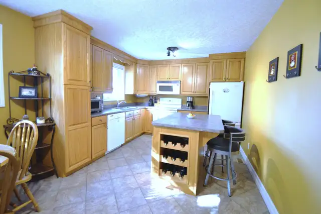 Shediac - Main St. Pay almost nothing for NB Power with Solar ! - Photo 3