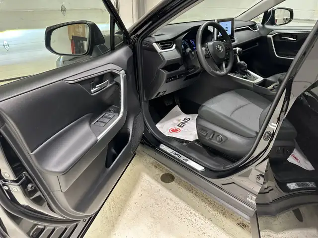 2025 Toyota RAV4 Hybrid XLE - Sunroof - Power Liftgate - Photo 16