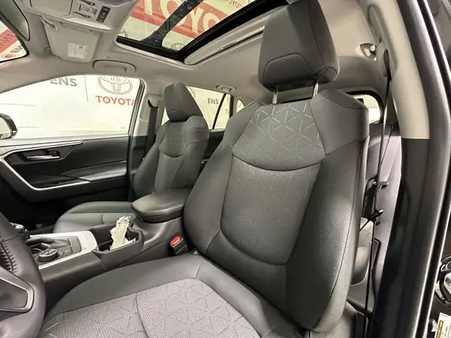 2025 Toyota RAV4 Hybrid XLE - Sunroof - Power Liftgate - Photo 20