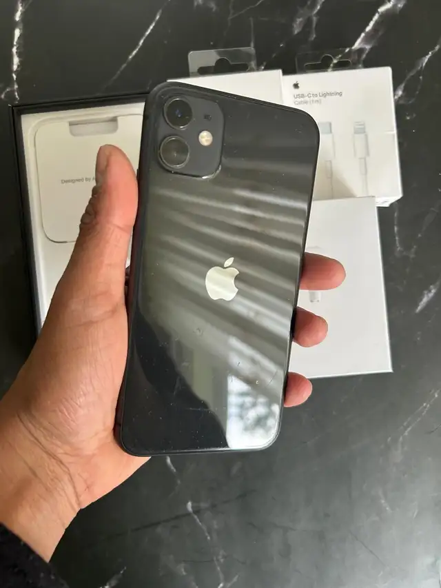 IPHONE 11 64GB Accessories Pkg/Delivery - Photo 2