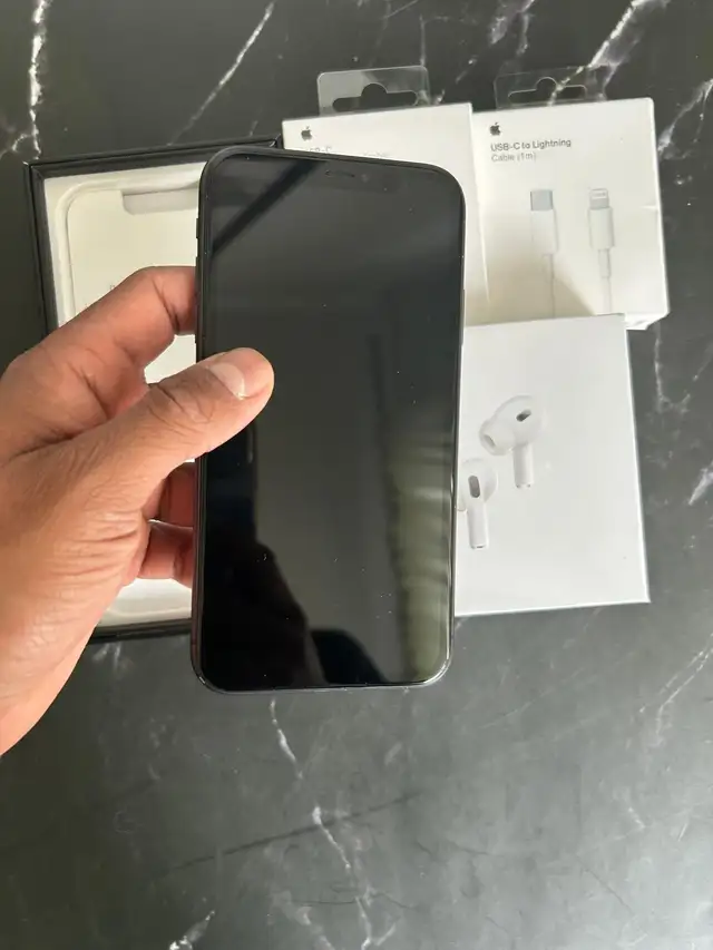 IPHONE 11 64GB Accessories Pkg/Delivery - Photo 5