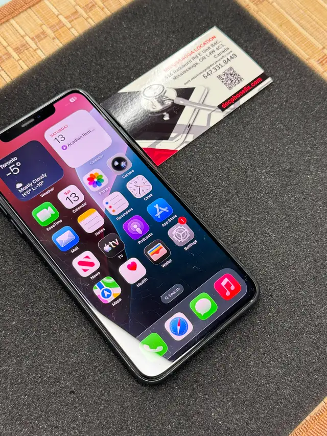 unlocked iphone 11 PRO MAX - (A Grade) in Cell Phones in Cell P - Photo 2