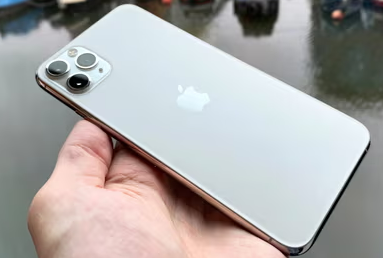 unlocked iphone 11 PRO MAX - (A Grade) in Cell Phones in Cell P - Photo 4
