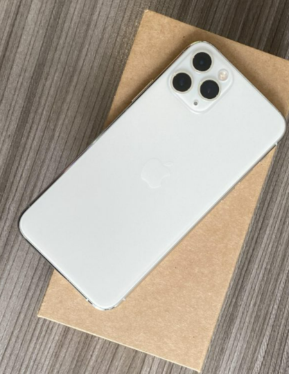 unlocked iphone 11 PRO MAX - (A Grade) in Cell Phones in Cell P - Photo 7