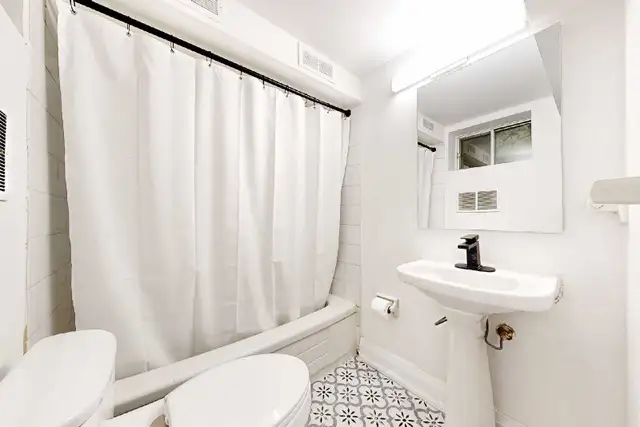 Basement apartment in the Beaches for Rent - Photo 4