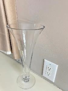 Good quality Glass Vase, like brand new, no any damages, $3