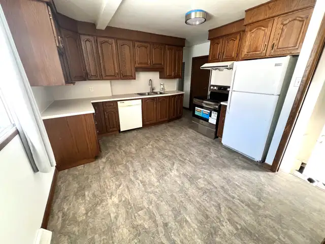 Furniture Room for rent at Center St - Photo 4