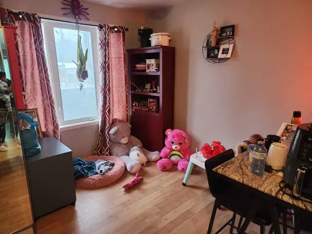 2 bedroom townhouse available may 1st - Photo 6