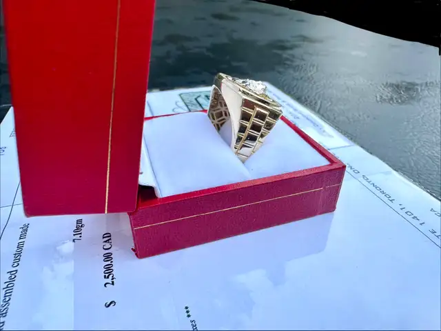 #768 - 10k Versace Gold Ring, Size 12 - Photo 2