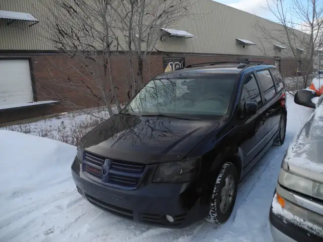 2010 Dodge Grand Carvan has Engine  Noise