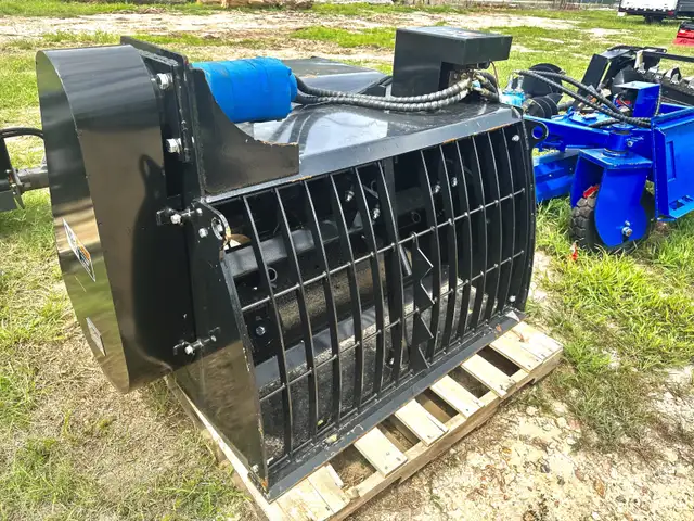 Skid Steer BM-35 Mixer Bucket – Heavy Duty Concrete & Material - Photo 3