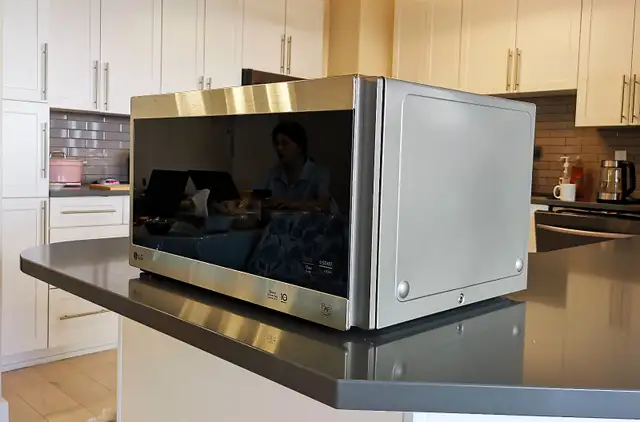 New LG Stainless Microwave Oven / Smart Inverter ( 1250W, 120V) - Photo 3