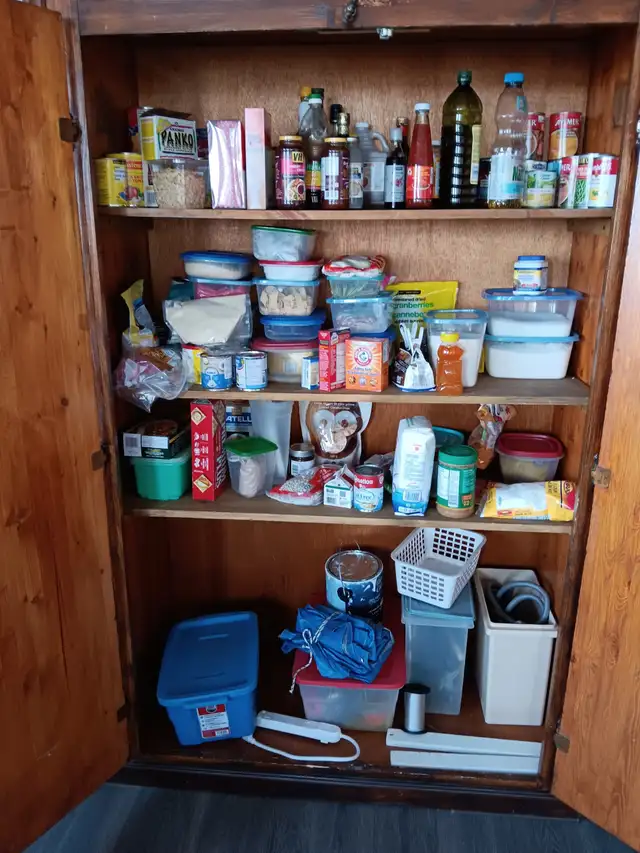 À DONNER. Armoire en bois massif - Photo 2