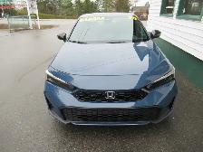 2025 Honda Civic Sedan Hybrid Sport Touring with only 3000kms! F - Photo 3