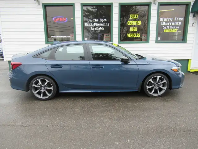 2025 Honda Civic Sedan Hybrid Sport Touring with only 3000kms! F - Photo 6